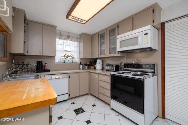 525 Lowndes Avenue, Ormond Beach, FL 32174