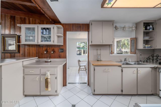 525 Lowndes Avenue, Ormond Beach, FL 32174