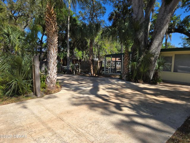 525 Lowndes Avenue, Ormond Beach, FL 32174