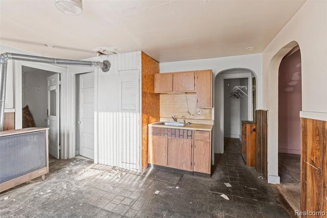 2635 Caniff Street, Hamtramck, MI 48212