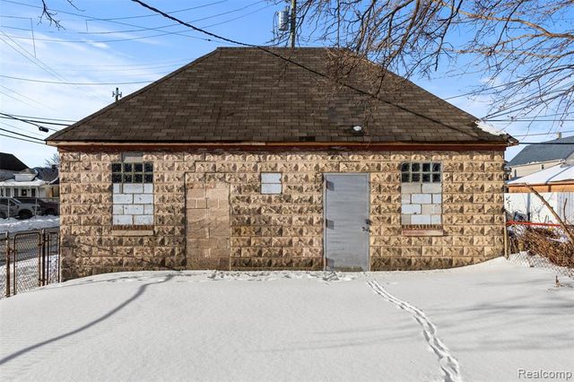2635 Caniff Street, Hamtramck, MI 48212