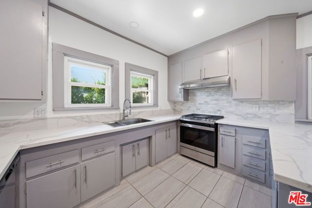 613 N Lucerne Boulevard, Los Angeles, CA 90004