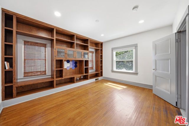 613 N Lucerne Boulevard, Los Angeles, CA 90004