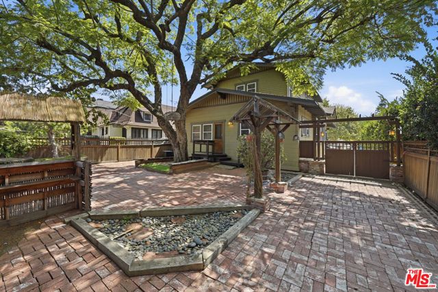613 N Lucerne Boulevard, Los Angeles, CA 90004