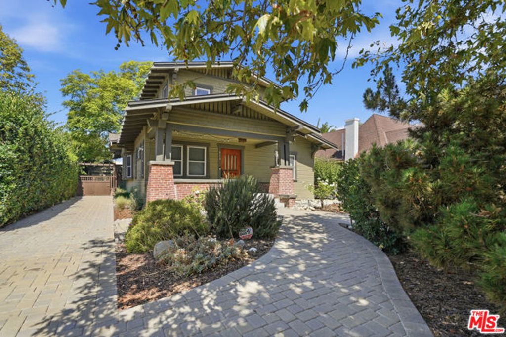 613 N Lucerne Boulevard, Los Angeles, CA 90004