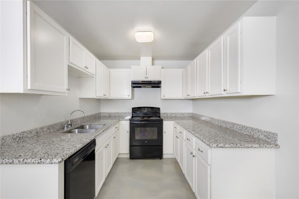 634 Luke Street B, Dayton, TX 77535