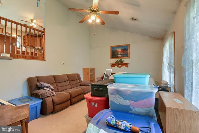 32 CHINKAPIN DR, New Oxford, PA 17350