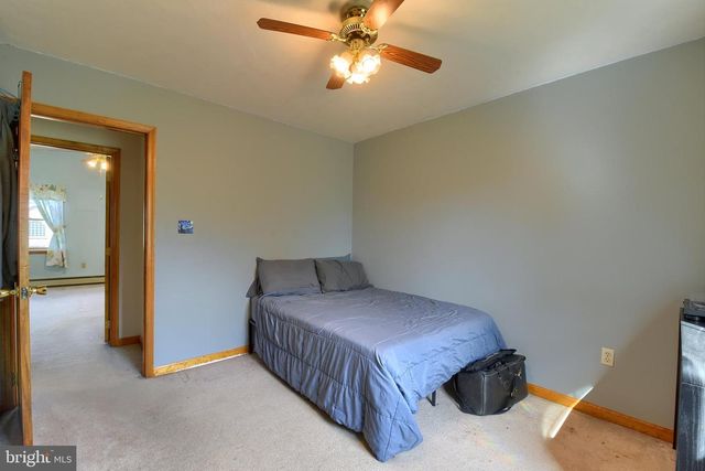 32 CHINKAPIN DR, New Oxford, PA 17350