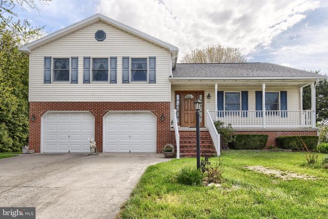 32 CHINKAPIN DR, New Oxford, PA 17350