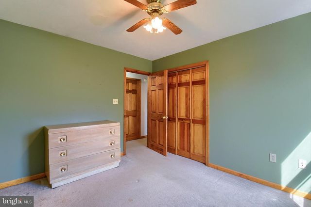 32 CHINKAPIN DR, New Oxford, PA 17350