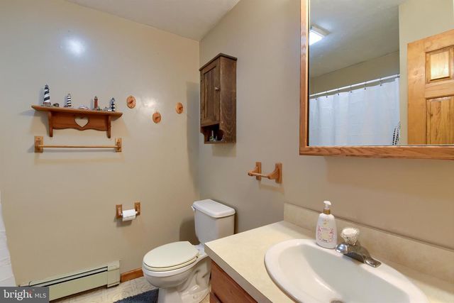 32 CHINKAPIN DR, New Oxford, PA 17350