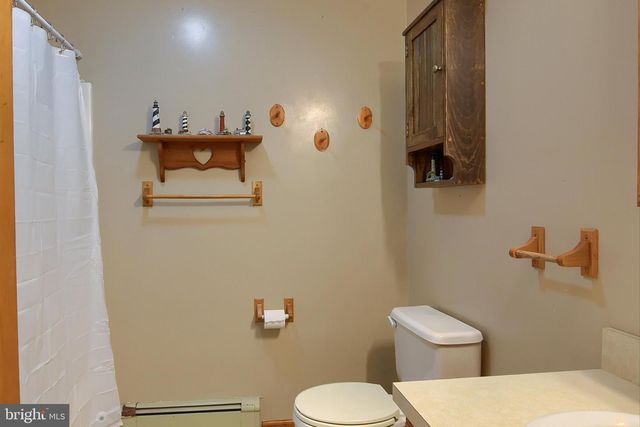 32 CHINKAPIN DR, New Oxford, PA 17350