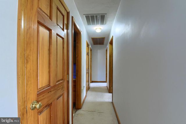 32 CHINKAPIN DR, New Oxford, PA 17350