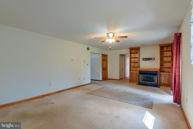32 CHINKAPIN DR, New Oxford, PA 17350