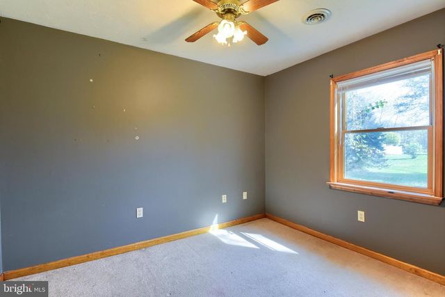 32 CHINKAPIN DR, New Oxford, PA 17350