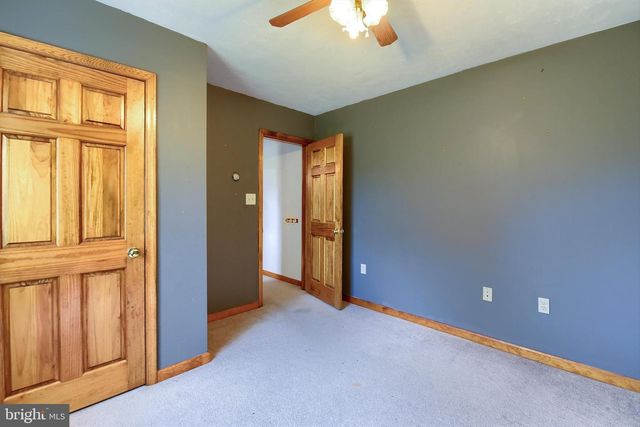 32 CHINKAPIN DR, New Oxford, PA 17350