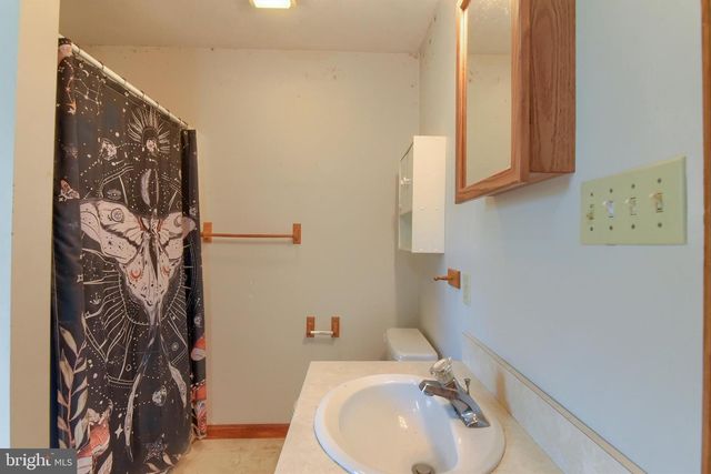 32 CHINKAPIN DR, New Oxford, PA 17350