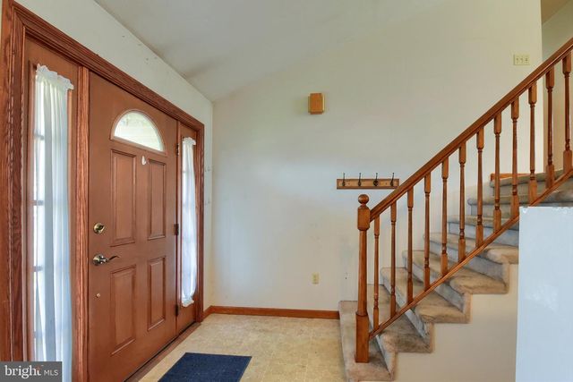 32 CHINKAPIN DR, New Oxford, PA 17350