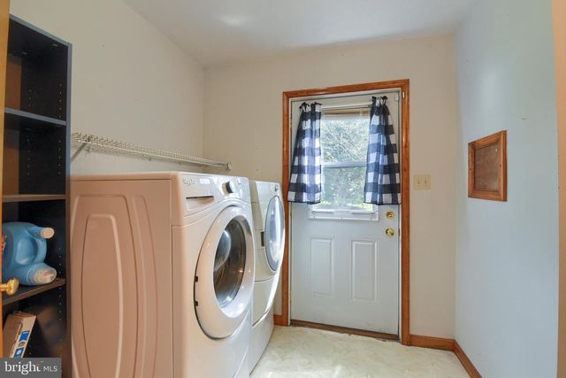 32 CHINKAPIN DR, New Oxford, PA 17350