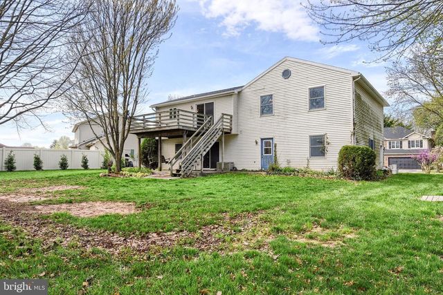32 CHINKAPIN DR, New Oxford, PA 17350