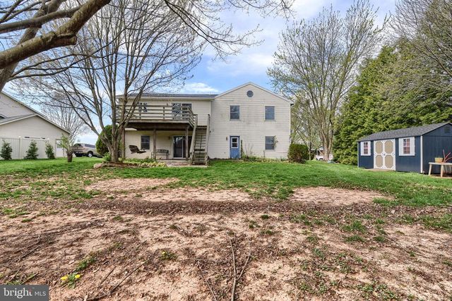 32 CHINKAPIN DR, New Oxford, PA 17350