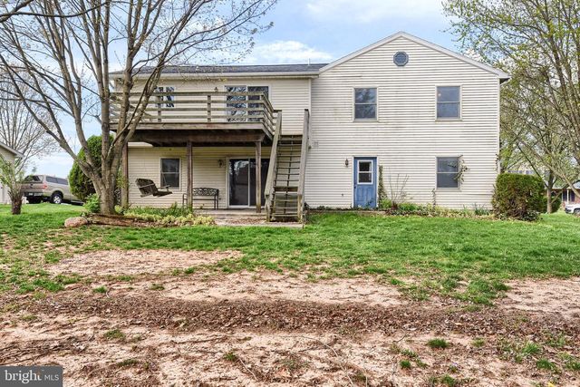 32 CHINKAPIN DR, New Oxford, PA 17350