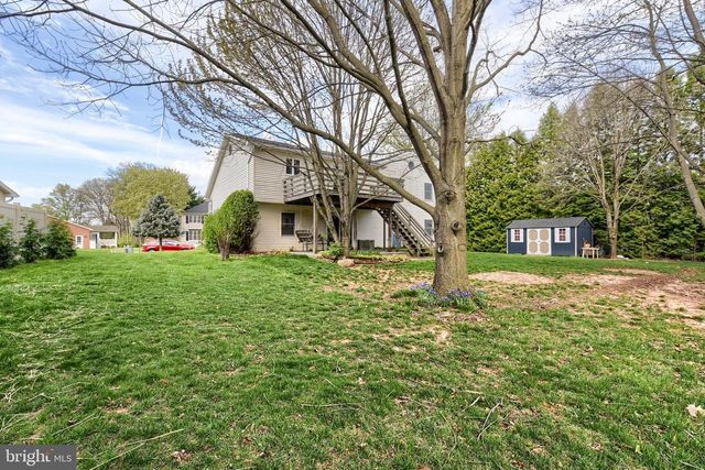 32 CHINKAPIN DR, New Oxford, PA 17350