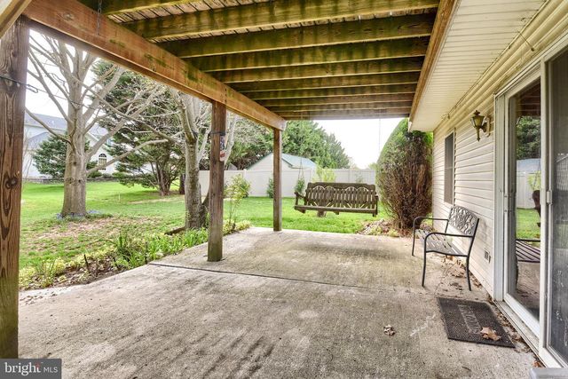 32 CHINKAPIN DR, New Oxford, PA 17350