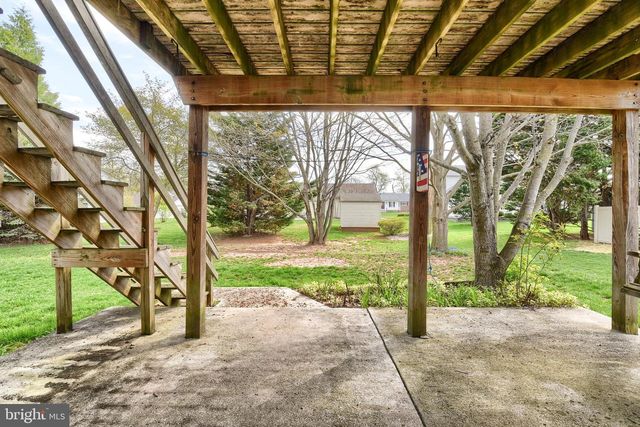 32 CHINKAPIN DR, New Oxford, PA 17350