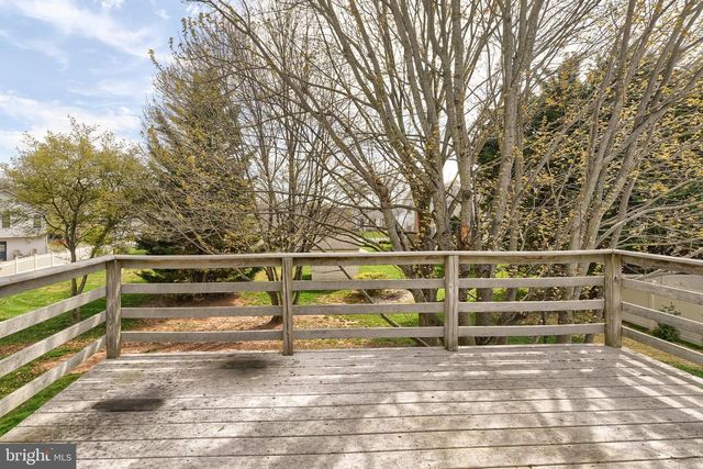32 CHINKAPIN DR, New Oxford, PA 17350