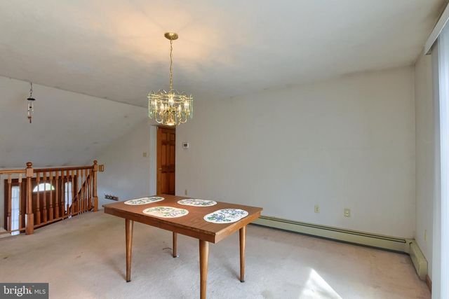 32 CHINKAPIN DR, New Oxford, PA 17350