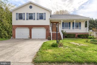 32 CHINKAPIN DR, New Oxford, PA 17350