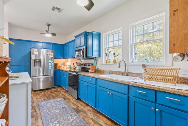 2401 Colonial Avenue, Waco, TX 76707