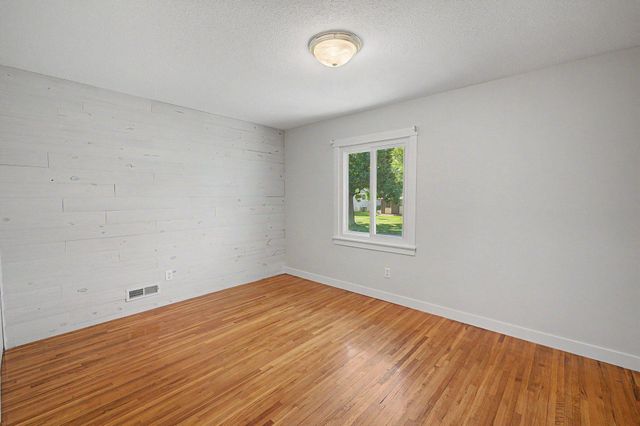 10496 Thrush Street NW, Coon Rapids, MN 55433