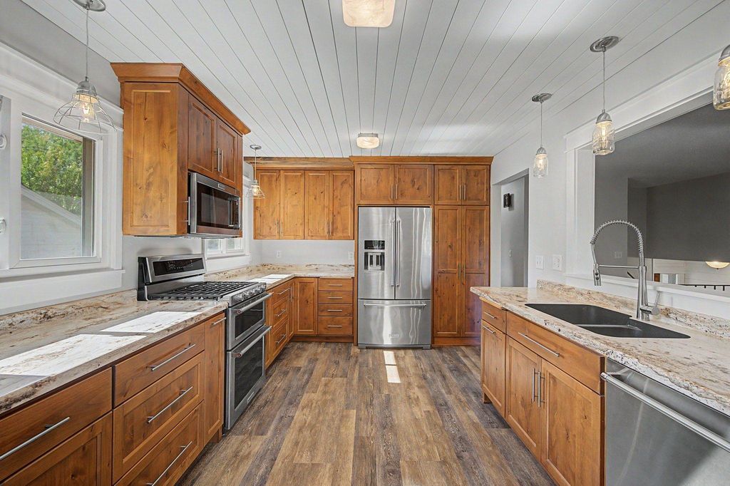 10496 Thrush Street NW, Coon Rapids, MN 55433 — exterior