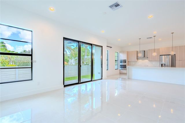 1427 SW 23rd St, Fort Lauderdale, FL 33315
