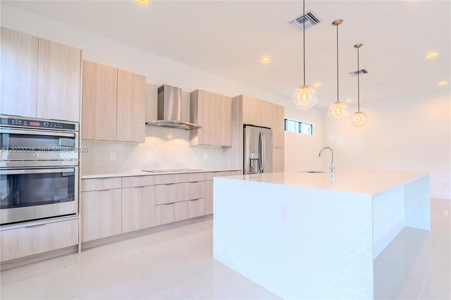1427 SW 23rd St, Fort Lauderdale, FL 33315