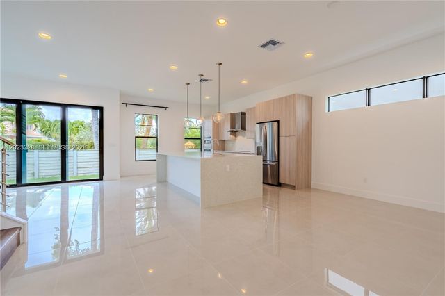 1427 SW 23rd St, Fort Lauderdale, FL 33315