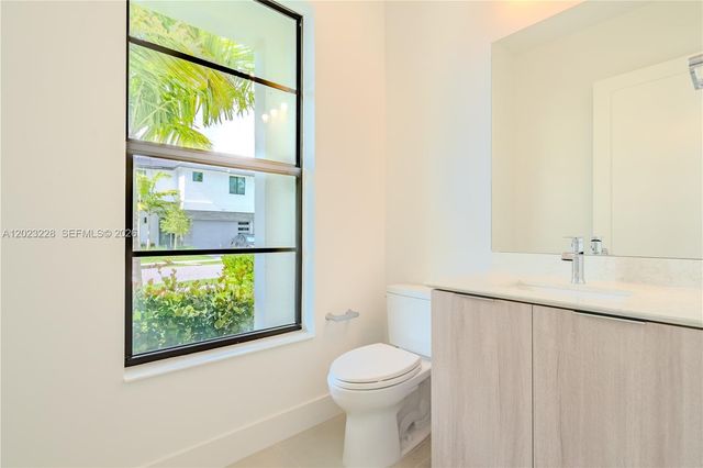 1427 SW 23rd St, Fort Lauderdale, FL 33315