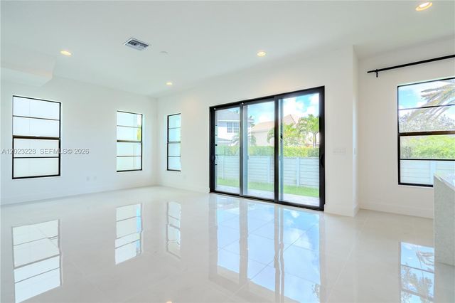 1427 SW 23rd St, Fort Lauderdale, FL 33315