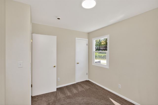5313 SW 10th Street, Des Moines, IA 50315