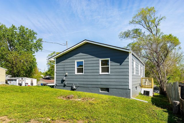 5313 SW 10th Street, Des Moines, IA 50315