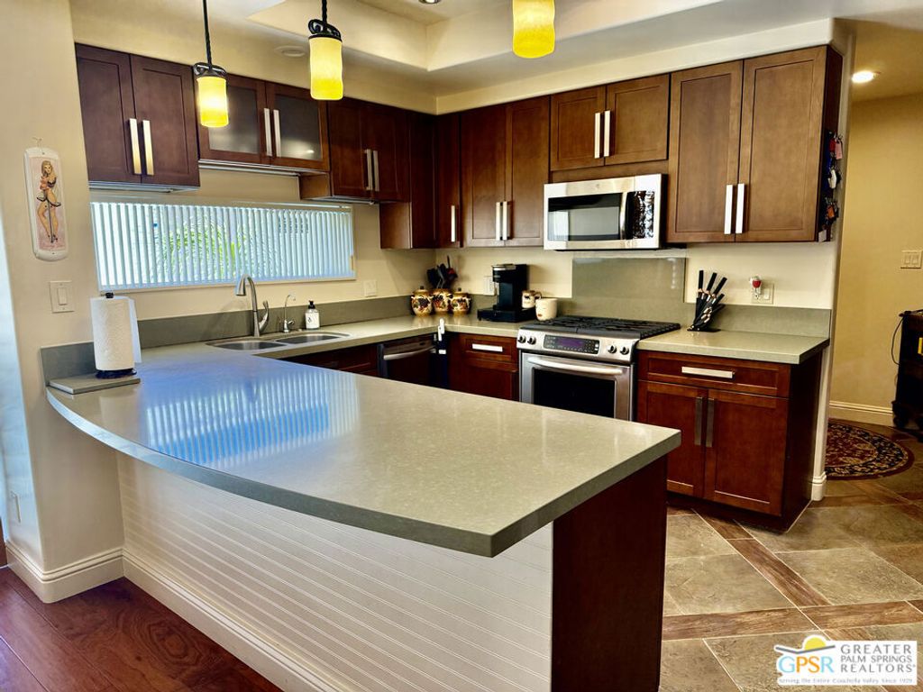 Image 3 of property listing at 3410 E Bogert Trail, Palm Springs, CA 92264