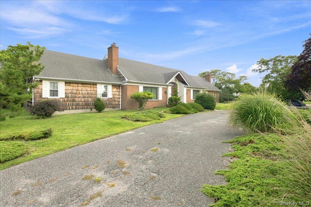 3 The Moor, East Islip, NY 11730 — photo 2