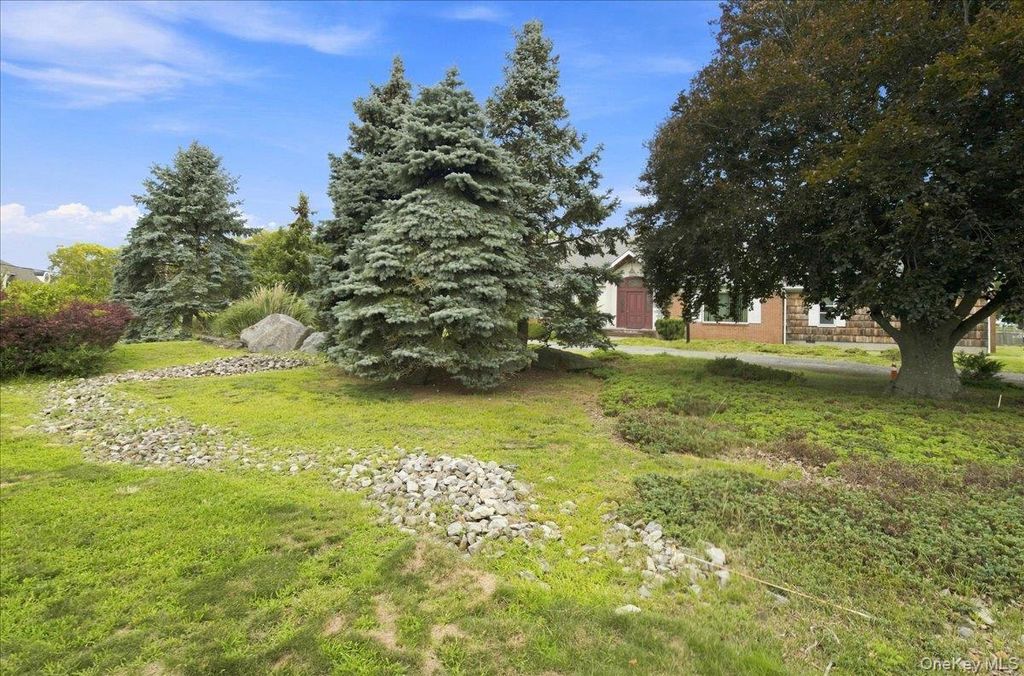 3 The Moor, East Islip, NY 11730 — photo 4