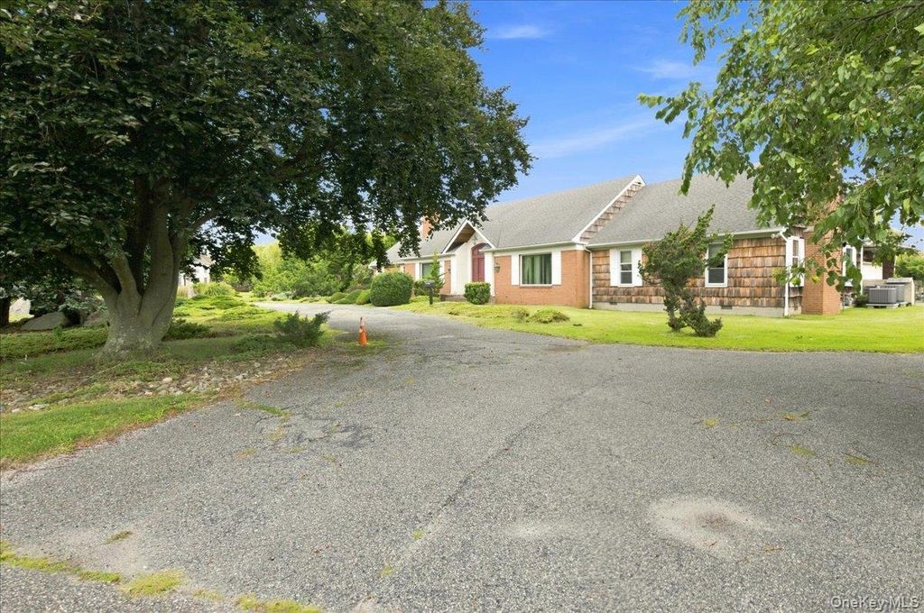 3 The Moor, East Islip, NY 11730 — photo 5