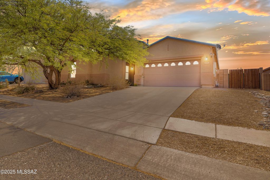 3347 S Desert Scroll Place, Tucson, AZ 85735