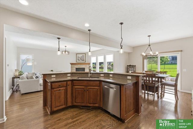 12427 S 79 Avenue, Papillion, NE 68046