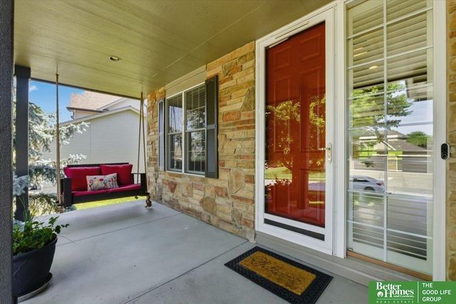 12427 S 79 Avenue, Papillion, NE 68046