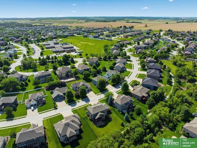 12427 S 79 Avenue, Papillion, NE 68046